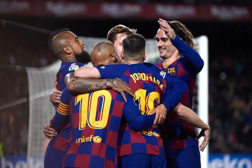 Jucătorilor Barcelonei li se va cere să renunțe la o parte din salarii