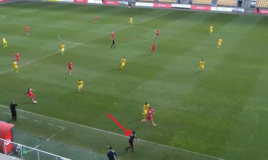FOTO Arbitraj scandalos în Liga 2! Petrolul poate rata play-off-ul din cauza unor gafe IREALE: „Să ieși așa din cursă?”