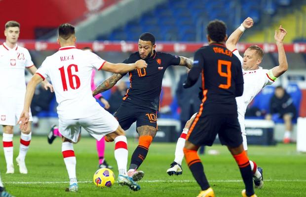 Cazul Wijnaldum s-ar putea repeta. Ce echipă încearcă să-l deturneze pe Depay din drumul spre Barcelona