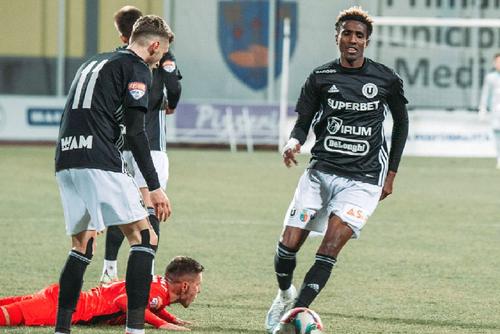 Ely Fernandes, la minge / Sursă foto: Facebook@ Universitatea Cluj