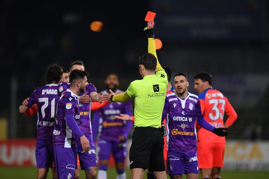 Greșeli grave de arbitraj în FC Argeș - FCSB! Verdictele specialistului la cele 8 faze-cheie analizate