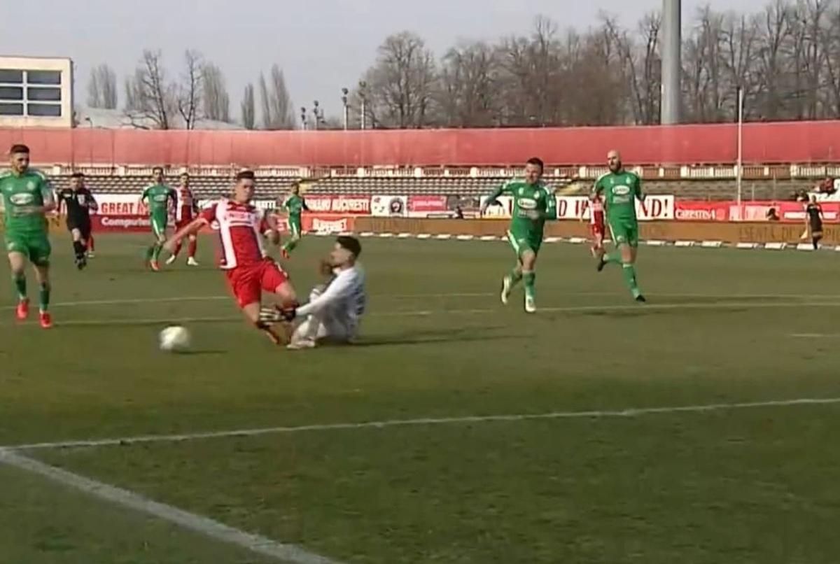Filip a cerut penalty în Dinamo - Sepsi » Arbitrul i-a dat galben pentru simulare