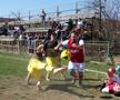 „Jucăm printre tranșee, ca-n război!”. Reportaj GSP la Liga 5, cu fotbal, conducte de gaze și spectatori mascați: „Joacă titulari «Scoică», «Pisică», «Lună», «Buze moi»”