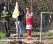 „Jucăm printre tranșee, ca-n război!”. Reportaj GSP la Liga 5, cu fotbal, conducte de gaze și spectatori mascați: „Joacă titulari «Scoică», «Pisică», «Lună», «Buze moi»”