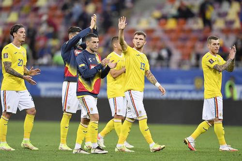 Selecționarul Edi Iordănescu i-a dat lui Nicolae Stanciu tricoul cu numărul 10. FOTO: Imago Images