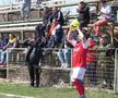 „Jucăm printre tranșee, ca-n război!”. Reportaj GSP la Liga 5, cu fotbal, conducte de gaze și spectatori mascați: „Joacă titulari «Scoică», «Pisică», «Lună», «Buze moi»”