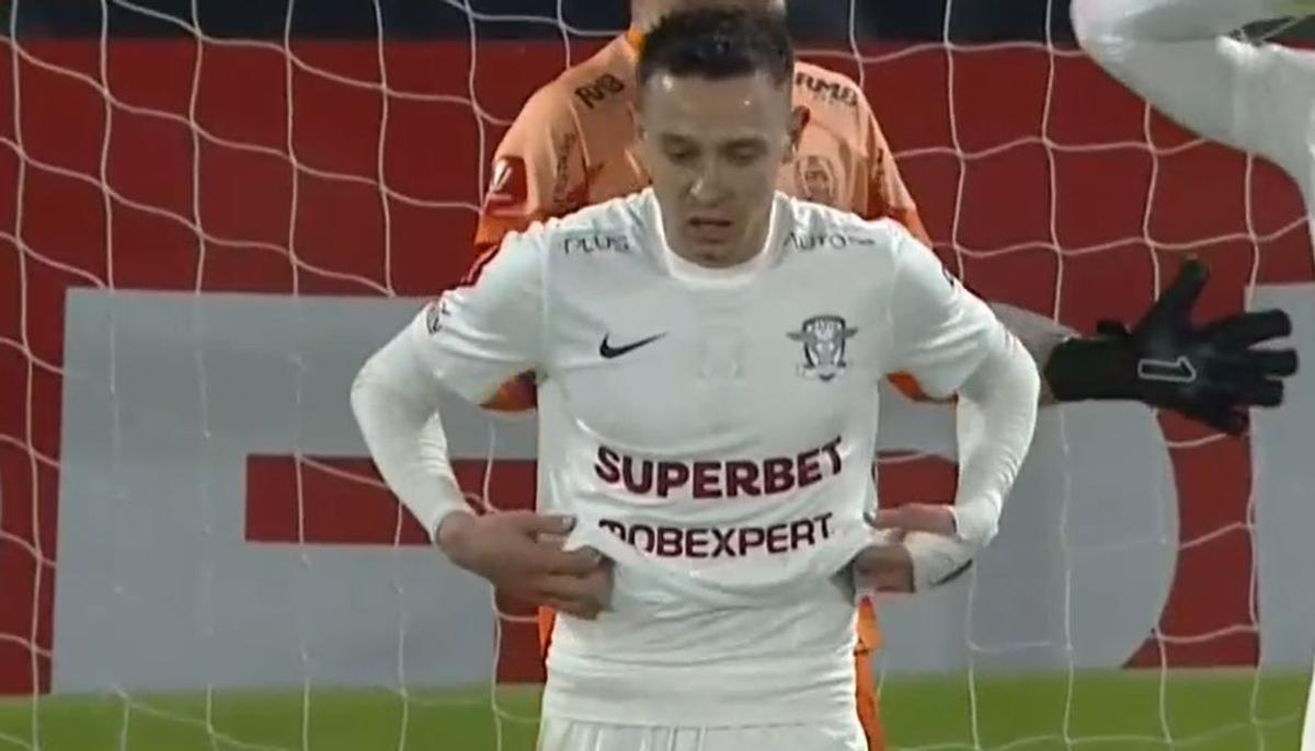 Ce nu s-a văzut la TV în CFR Cluj - Rapid » Un giuleștean a ieșit în lacrimi de pe teren
