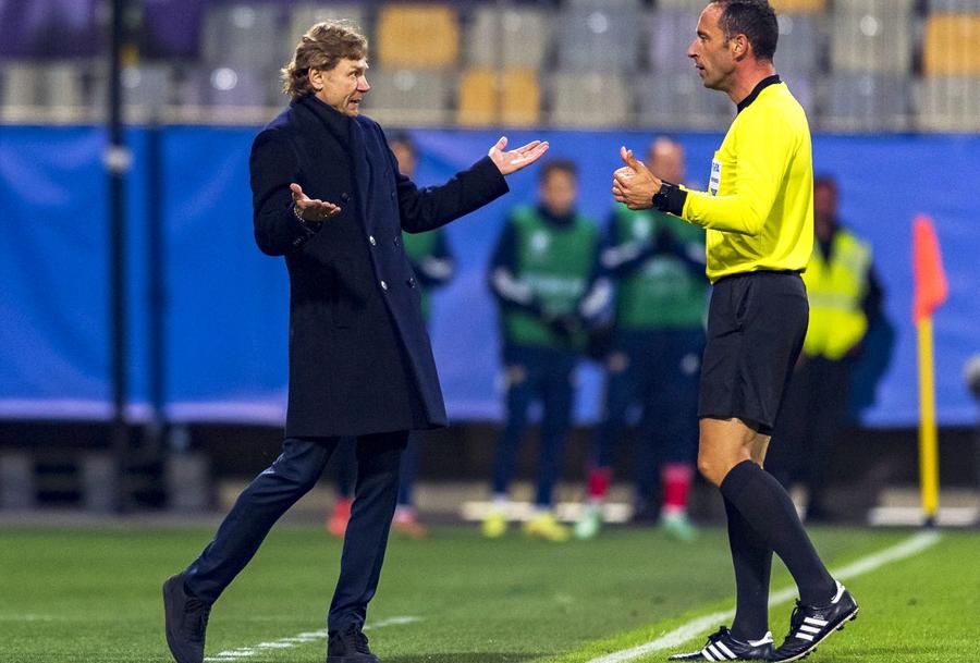 Valeri Karpin (54 de ani), selecționerul naționalei de fotbal a Rusiei, se opune turneului pe care naționala lui ar trebui să îl joace în Asia Centrală, între 9 și 21 iunie. Selecționerul se opune turneului la care Rusia vrea să revină pe teren: „Așa ceva ar fi criminal!”