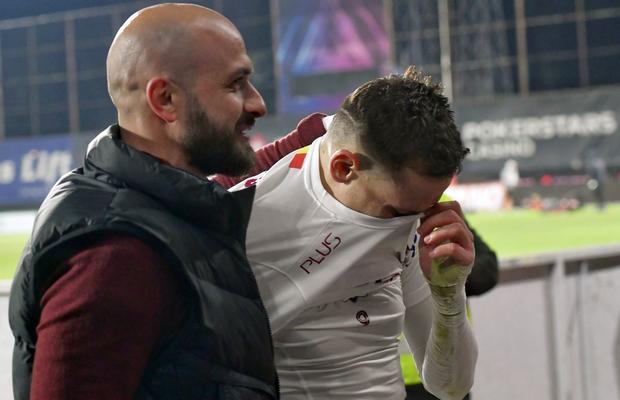 Ce nu s-a văzut la TV în CFR Cluj - Rapid » Un giuleștean a ieșit în lacrimi de pe teren