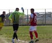 „Jucăm printre tranșee, ca-n război!”. Reportaj GSP la Liga 5, cu fotbal, conducte de gaze și spectatori mascați: „Joacă titulari «Scoică», «Pisică», «Lună», «Buze moi»”