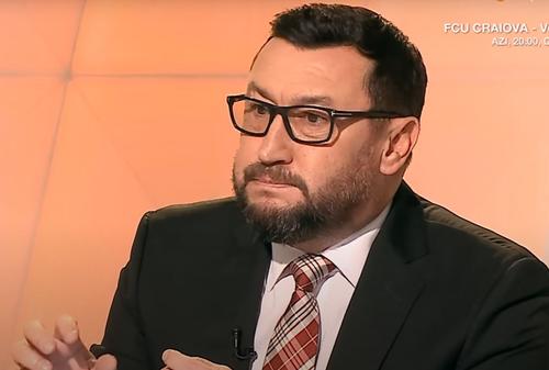 FCU Craiova a învins-o pe CS Mioveni, scor 3-0, în prima rundă a play-out-ului din Liga 1. Fostul internațional Viorel Moldovan (50 de ani) a comentat într-un mod ironic diferența dintre cele două formații.