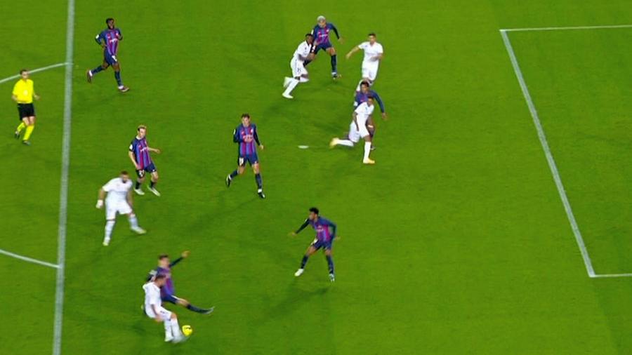 Cine a măsluit analiza VAR: noi sau spaniolii? Diferențe șocante de analiză a ofsaidului la CFR - Rapid versus Barcelona - Real Madrid