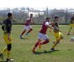 „Jucăm printre tranșee, ca-n război!”. Reportaj GSP la Liga 5, cu fotbal, conducte de gaze și spectatori mascați: „Joacă titulari «Scoică», «Pisică», «Lună», «Buze moi»”