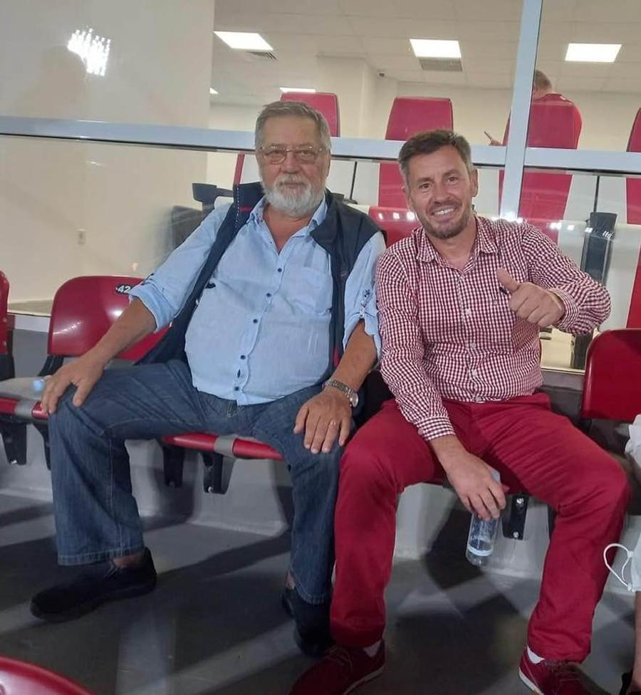Nicolae Bara, stânga, alături de Constantin Traian Igaș Nicolae Bara, fost patron în Liga 1, a murit la vârsta de 68 de ani » Voia să preia din nou echipa de suflet