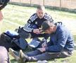 „Jucăm printre tranșee, ca-n război!”. Reportaj GSP la Liga 5, cu fotbal, conducte de gaze și spectatori mascați: „Joacă titulari «Scoică», «Pisică», «Lună», «Buze moi»”
