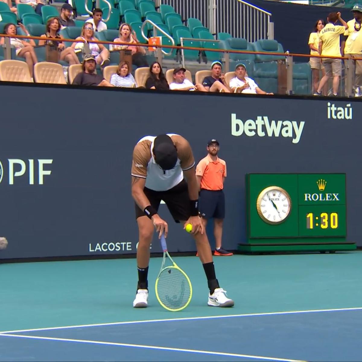 Matteo Berrettini, probleme medicale în meciul cu Andy Murray de la Miami