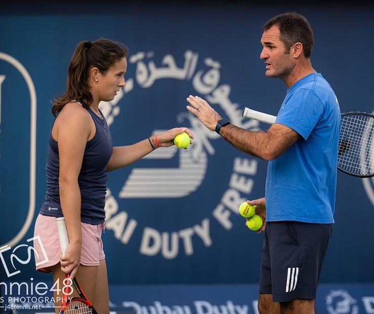 Carlos Martinez alături de Daria Kasatkina