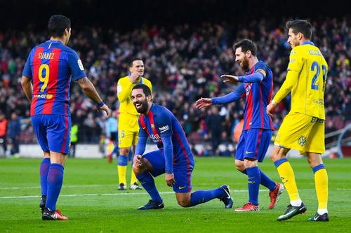 Arda Turan (al doilea de la stânga la dreapta), în tricoul Barcelonei, foto: Getty Images