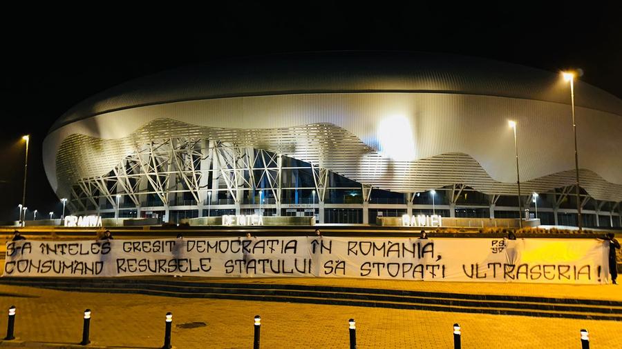 FOTO: Facebook @Peluza Sud 1997 Ultrașii unei echipe de Superliga, protest după ultimele arestări