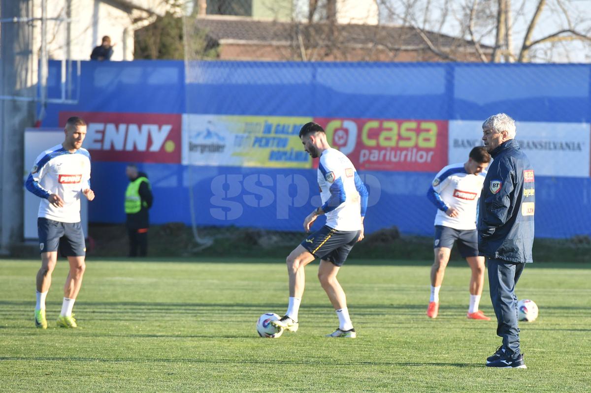 Imagini de la antrenamentul oficial al României dinaintea partidei cu Bosnia » Ce a făcut Mircea Lucescu timp de 15 minute