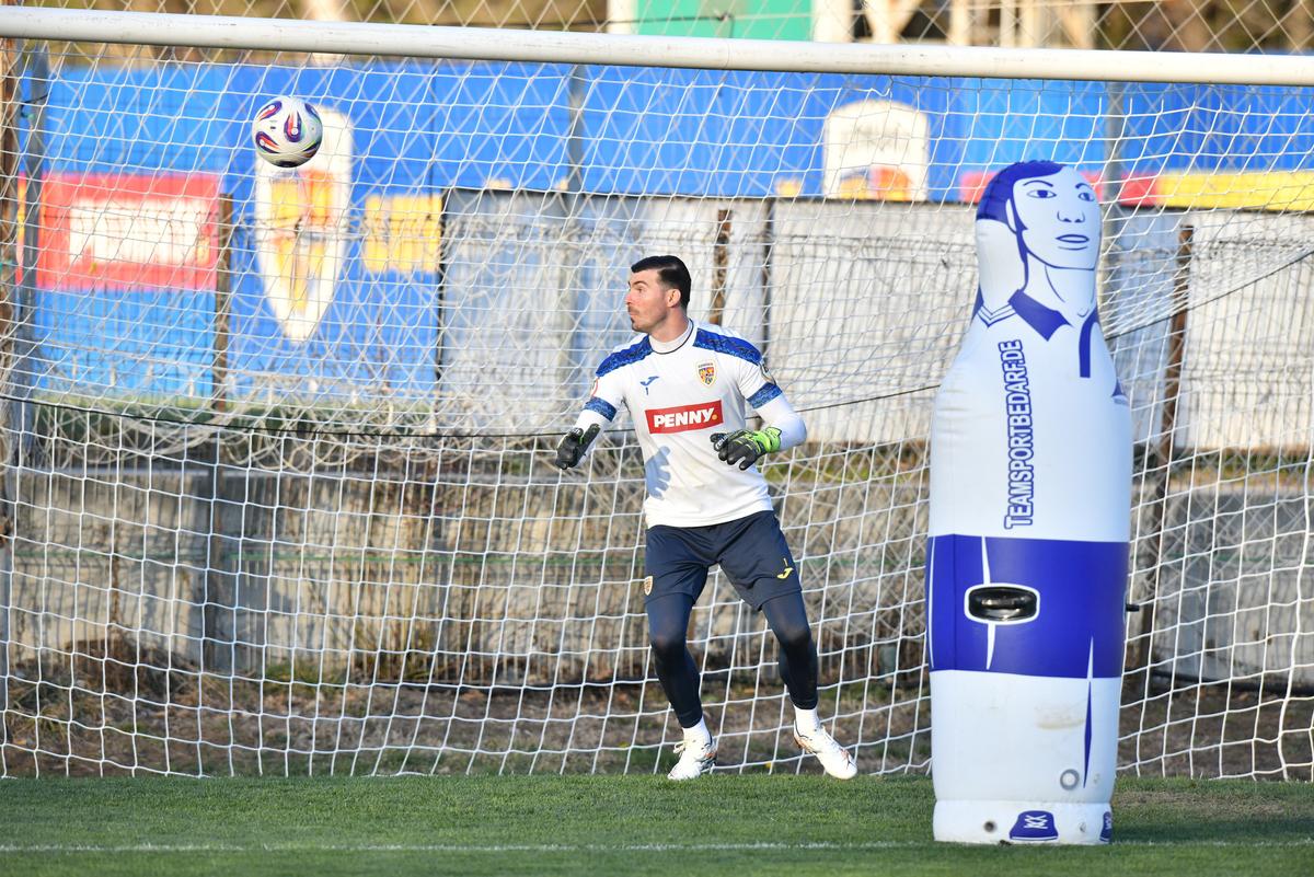 Imagini de la antrenamentul oficial al României dinaintea partidei cu Bosnia » Ce a făcut Mircea Lucescu timp de 15 minute