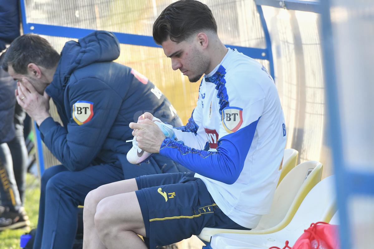 Imagini de la antrenamentul oficial al României dinaintea partidei cu Bosnia » Ce a făcut Mircea Lucescu timp de 15 minute