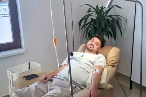 Transplantul cu celule stem este șansa la viață a lui Tony. Procedura se poate realiza în SUA și costă 60.000 de euro. Sursa foto: libertatea.ro