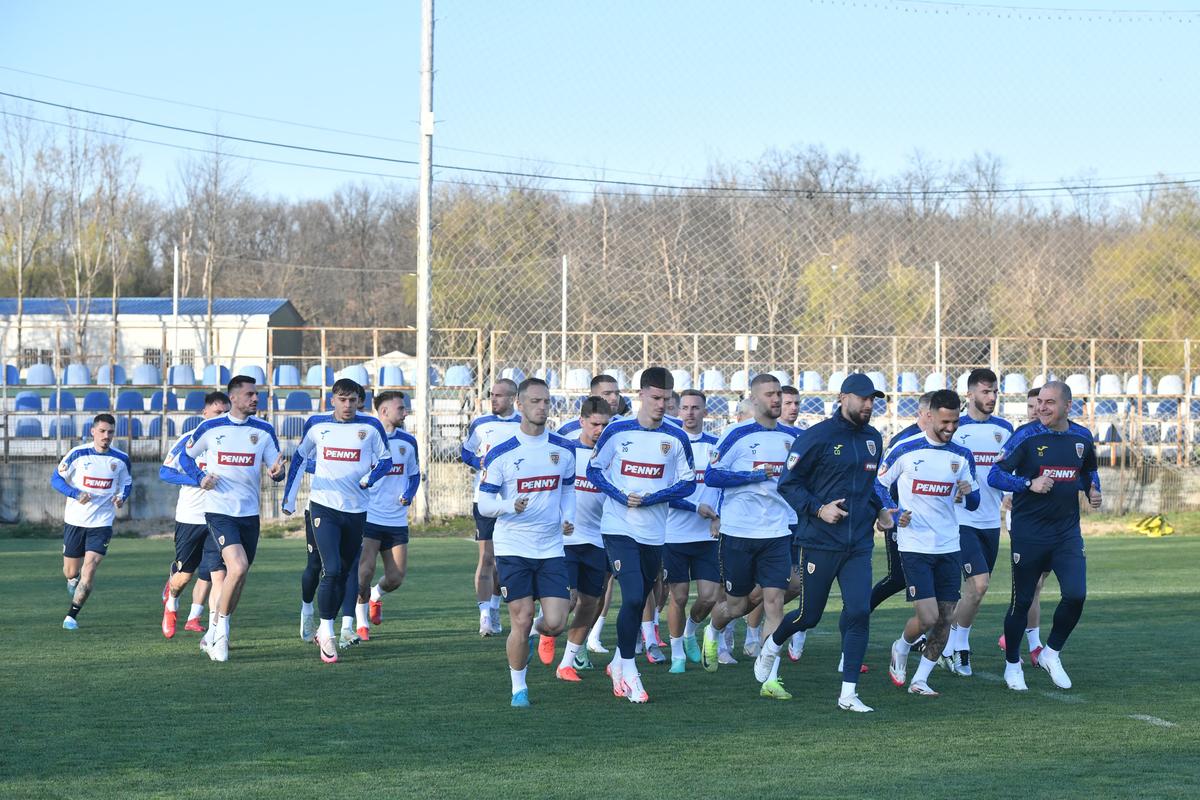Imagini de la antrenamentul oficial al României dinaintea partidei cu Bosnia » Ce a făcut Mircea Lucescu timp de 15 minute