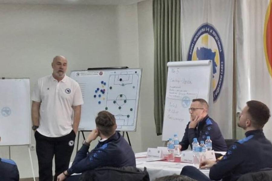 Analiza selecționerului Bosniei pentru meciul cu România a „scăpat” în online » „Cel mai bun, dar iresponsabil în apărare”