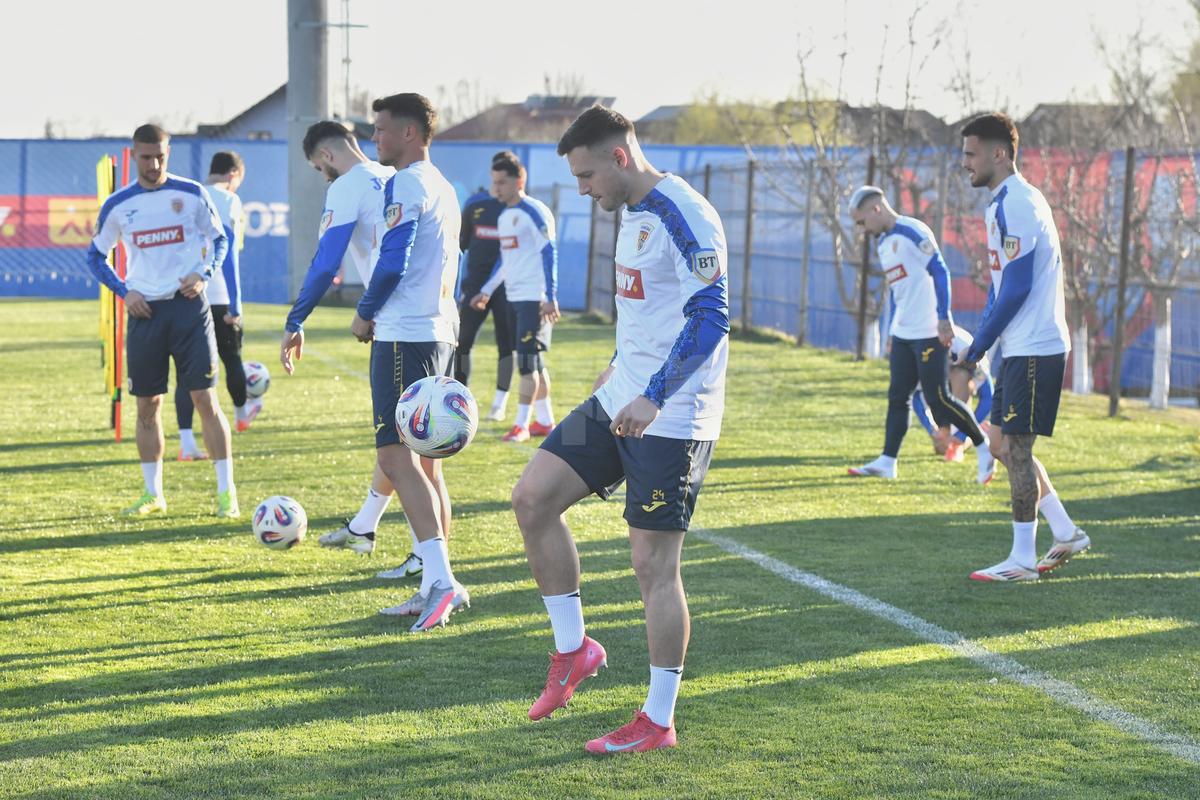 Imagini de la antrenamentul oficial al României dinaintea partidei cu Bosnia » Ce a făcut Mircea Lucescu timp de 15 minute