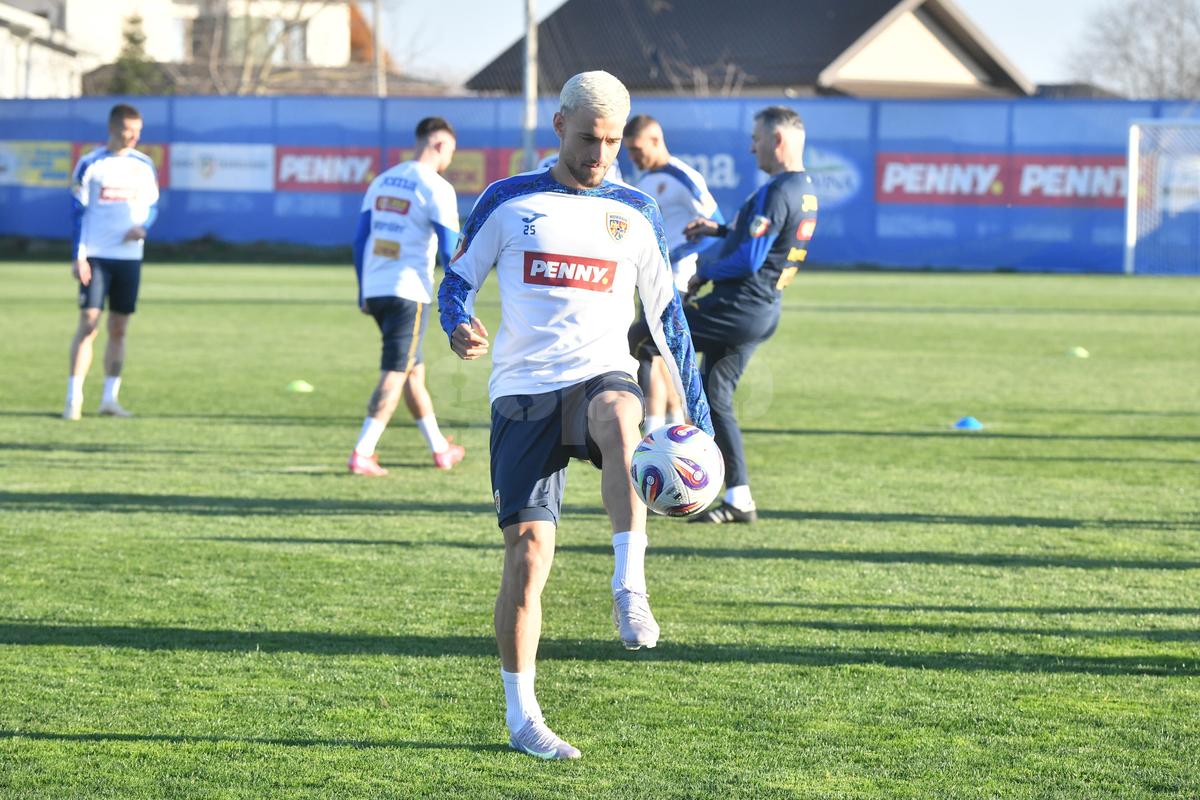 Imagini de la antrenamentul oficial al României dinaintea partidei cu Bosnia » Ce a făcut Mircea Lucescu timp de 15 minute
