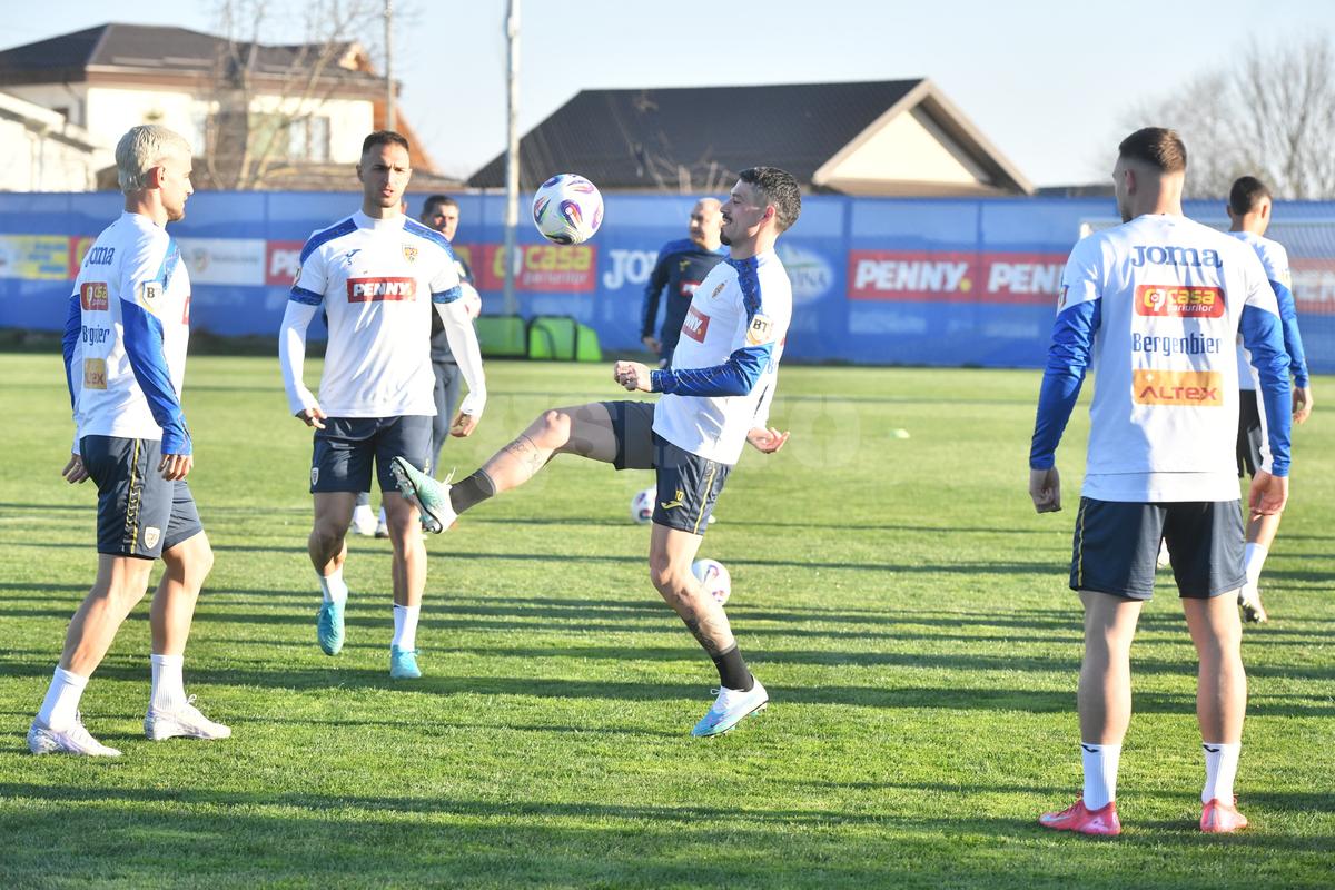 Imagini de la antrenamentul oficial al României dinaintea partidei cu Bosnia » Ce a făcut Mircea Lucescu timp de 15 minute