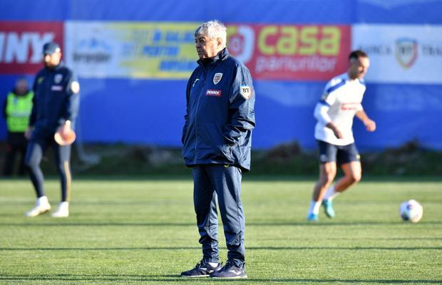 Imagini de la antrenamentul oficial al României dinaintea partidei cu Bosnia » Ce a făcut Mircea Lucescu timp de 15 minute