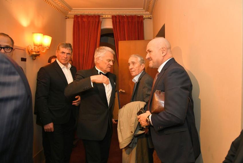Valentin Ceaușescu, în centrul imaginii, lângă Boloni, a fost o prezență care a învolburat apele la Gala Sportului Românesc. Foto: Cristi Preda (GSP)