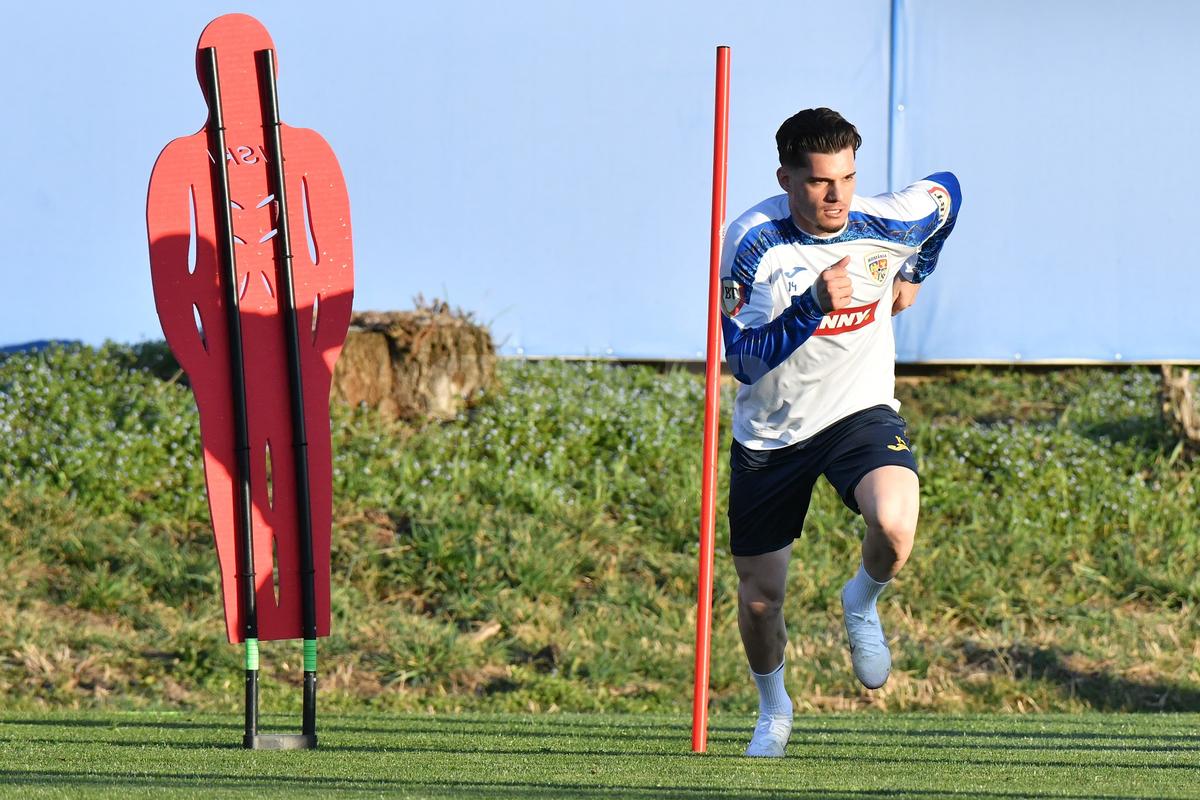Imagini de la antrenamentul oficial al României dinaintea partidei cu Bosnia » Ce a făcut Mircea Lucescu timp de 15 minute