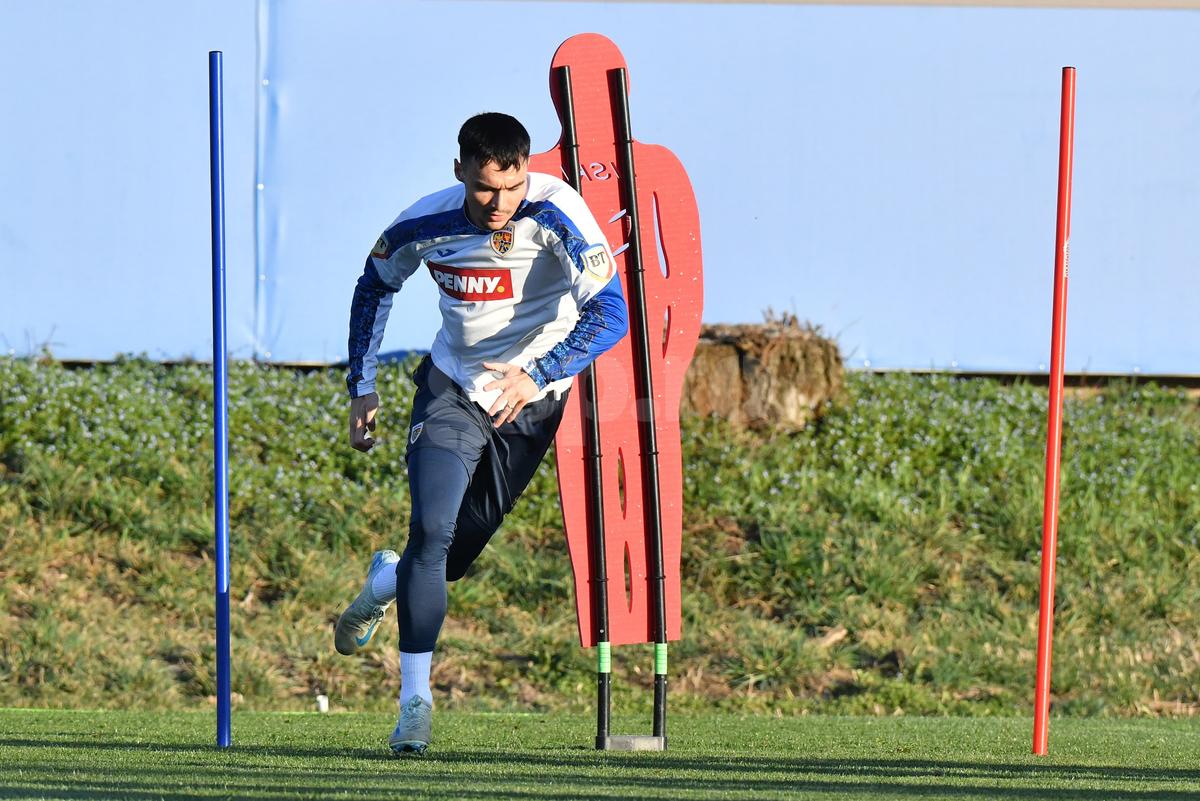 Imagini de la antrenamentul oficial al României dinaintea partidei cu Bosnia » Ce a făcut Mircea Lucescu timp de 15 minute