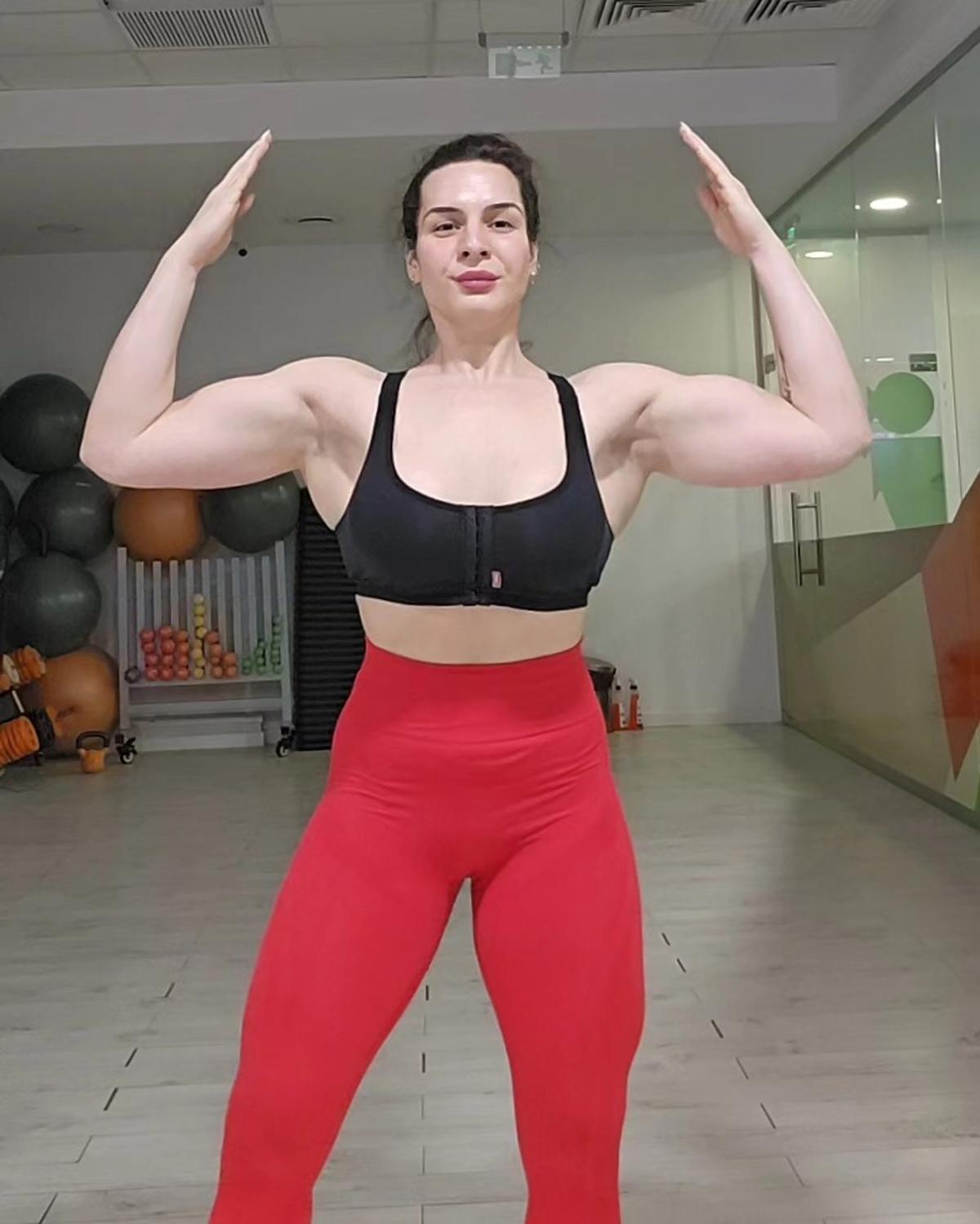 Ce mănâncă şi cum se antrenează cea mai puternică femeie din România: „Am tras un tir de 14 tone după mine. Arnold m-a felicitat” + Ce le răspunde haterilor