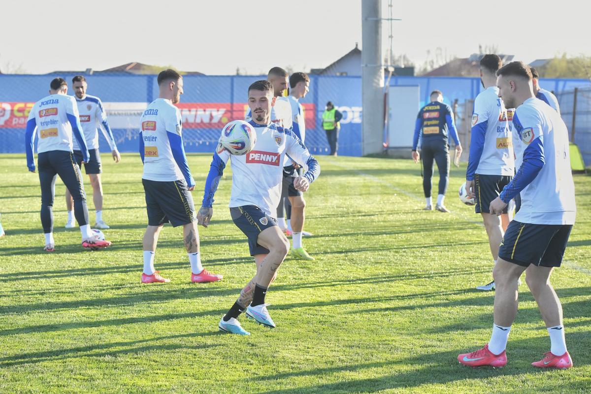 Imagini de la antrenamentul oficial al României dinaintea partidei cu Bosnia » Ce a făcut Mircea Lucescu timp de 15 minute