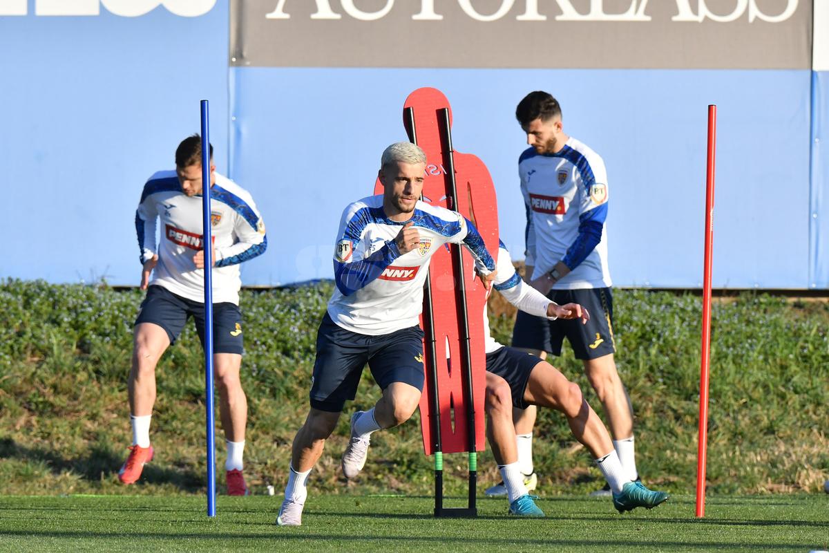 Imagini de la antrenamentul oficial al României dinaintea partidei cu Bosnia » Ce a făcut Mircea Lucescu timp de 15 minute