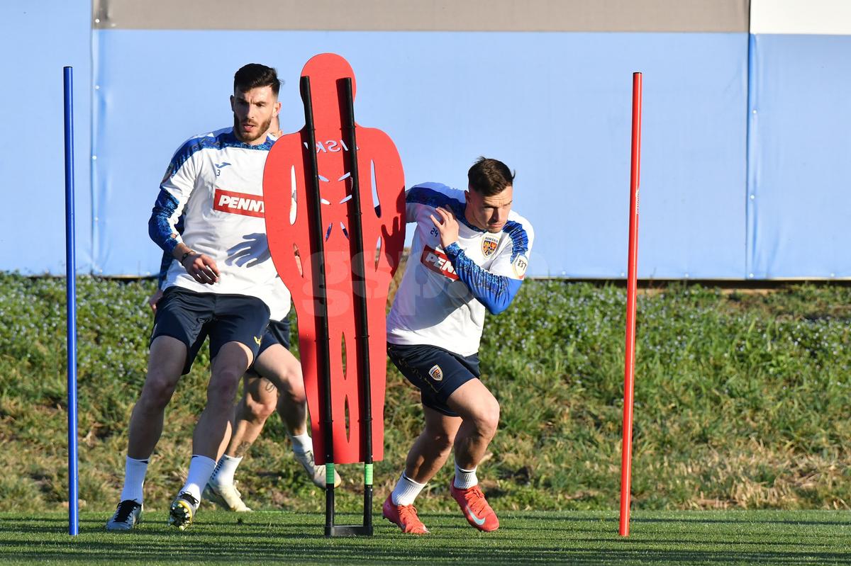 Imagini de la antrenamentul oficial al României dinaintea partidei cu Bosnia » Ce a făcut Mircea Lucescu timp de 15 minute
