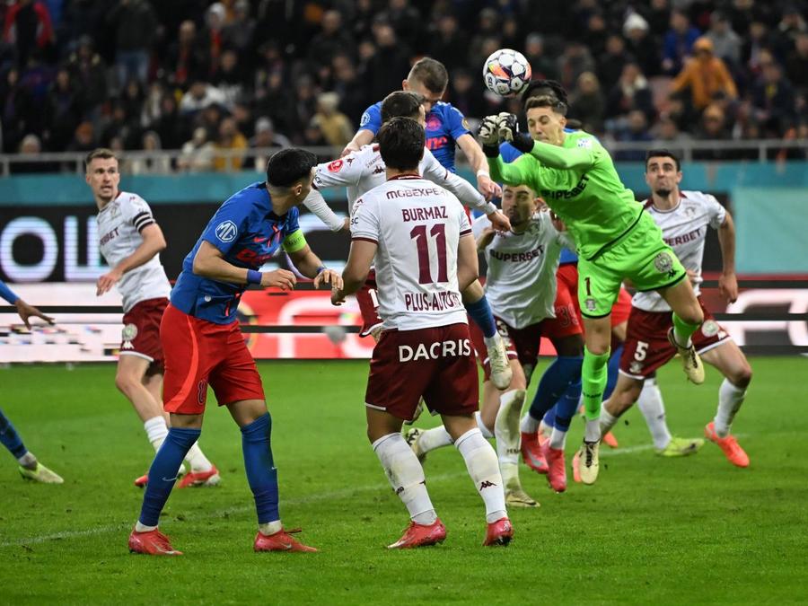 Transferat de la SKN St. Polten contra sumei de 250.000 de euro în ianuarie 2024, Stolz era portar de rezervă la Genoa, unde nu a bifat niciun minut! Rapid și-a luat două țepe » Transfer urgent, pentru că „e slab și la antrenamente”