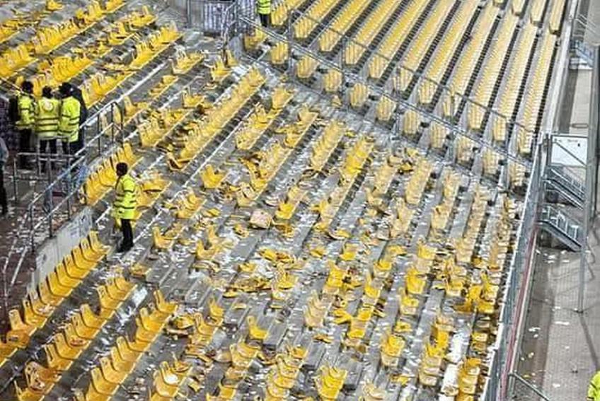 Fanii lui Rostock au devastat stadionul lui Aachen, foto: X