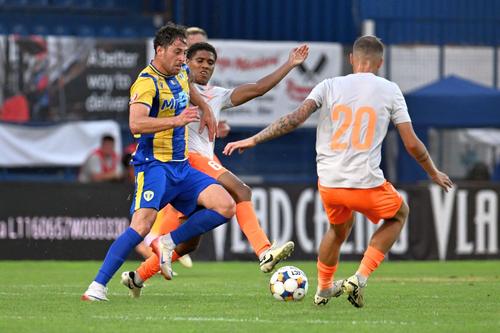 Metaloglobus - Petrolul, duel la retrogradare // foto: sportpictures.eu