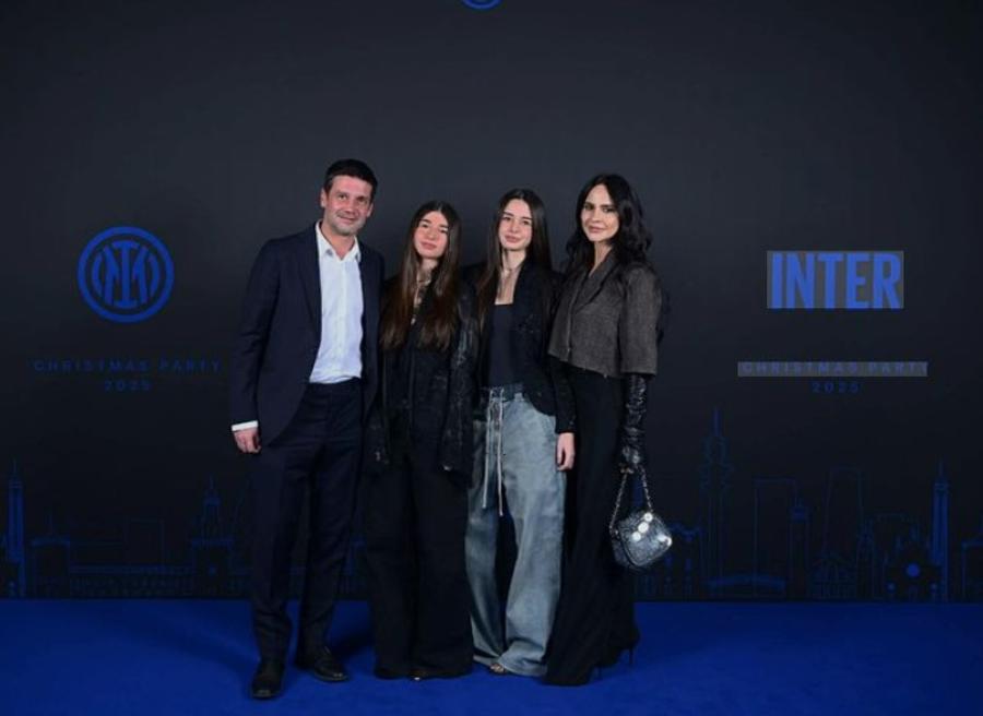 Antrenorul Cristi Chivu, alături de soție și de fetele sale, la petrecerea de Crăciun dată de Inter Italienii descoperă atuul lui Chivu: „Abilitățile colective, tactica pe înțelesul tuturor și empatia pentru scudetto”