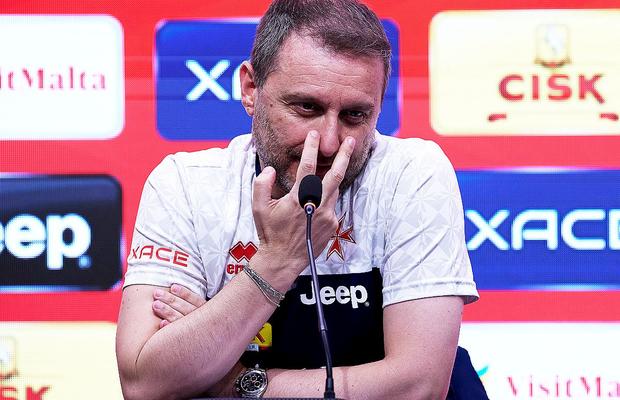 Fostul jucător al lui Devis Mangia iese cu acuzații tulburătoare: „Încerca să îl atingă, să întrețină raporturi sexuale”