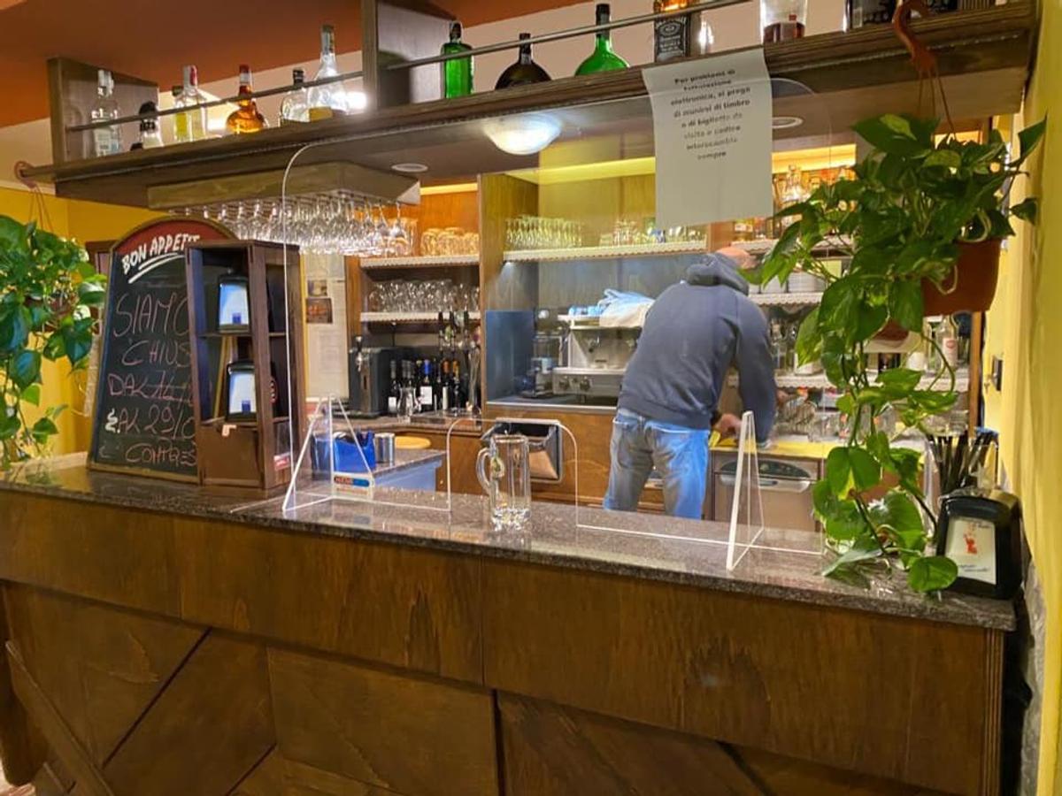 La plajă și la restaurant, separați de plexiglas! Planul italienilor pentru reluarea activităților sociale