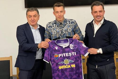 Alexandru Ișfan, alături de Cristian Gentea (primar Pitești și președinte FC Argeș) și Bogdan Apostu, intermediar