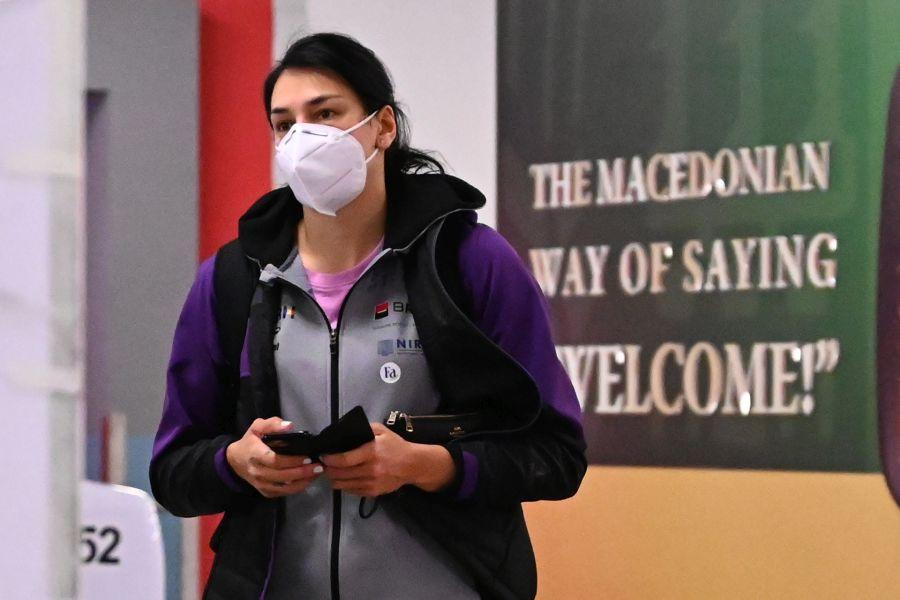 Cristina Neagu pe aeroportul din Skopje, omediat după aterizare Echipa GSP, sosire într-un oraș închis: cum sunt restricțiile în comparație cu România