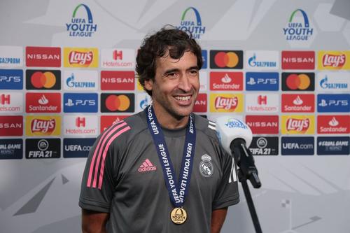 Leeds l-a ofertat pe legendarul Raul (44 de ani) în februarie, după despărțirea de Marcelo Bielsa (66 de ani)