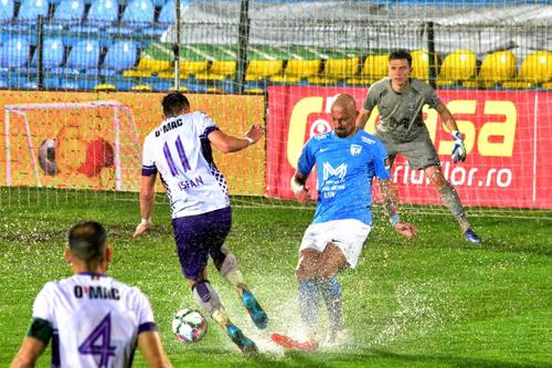 FC Voluntari - FC Argeș s-a disputat în condiții horror / Sursă foto: Gabriela Neacșu